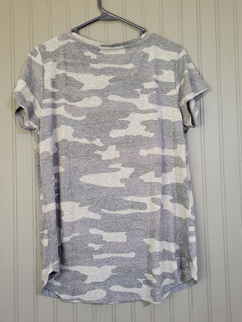 Lucky Brand Short Sleeve T-Shirt V-Neck Camouflage Print Gray Women's Large - Picture 2 of 7